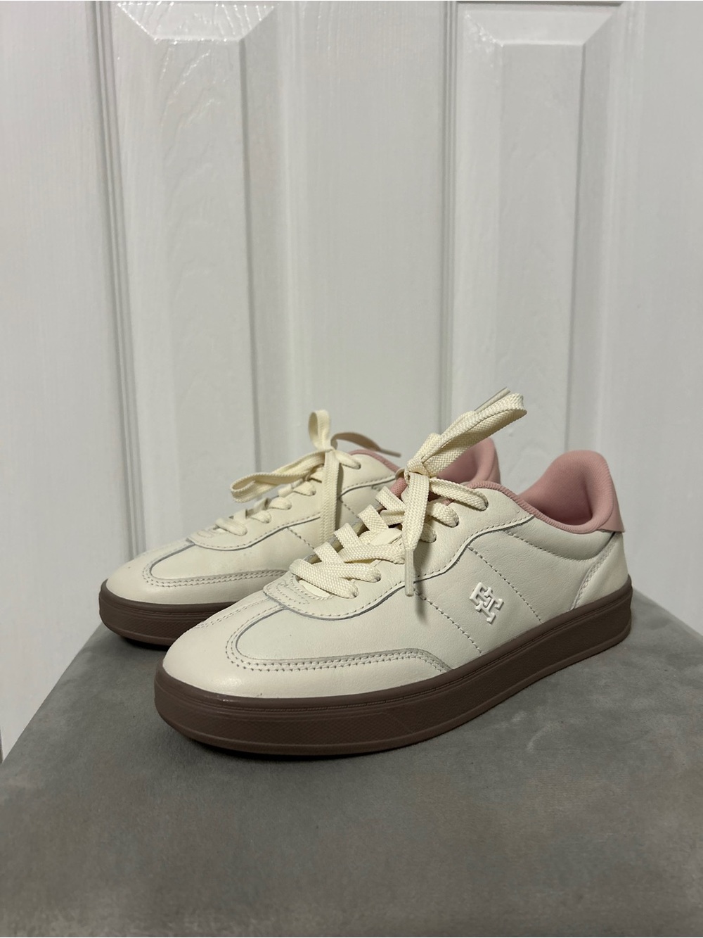 Tommy Hilfiger Sneakers - worn once